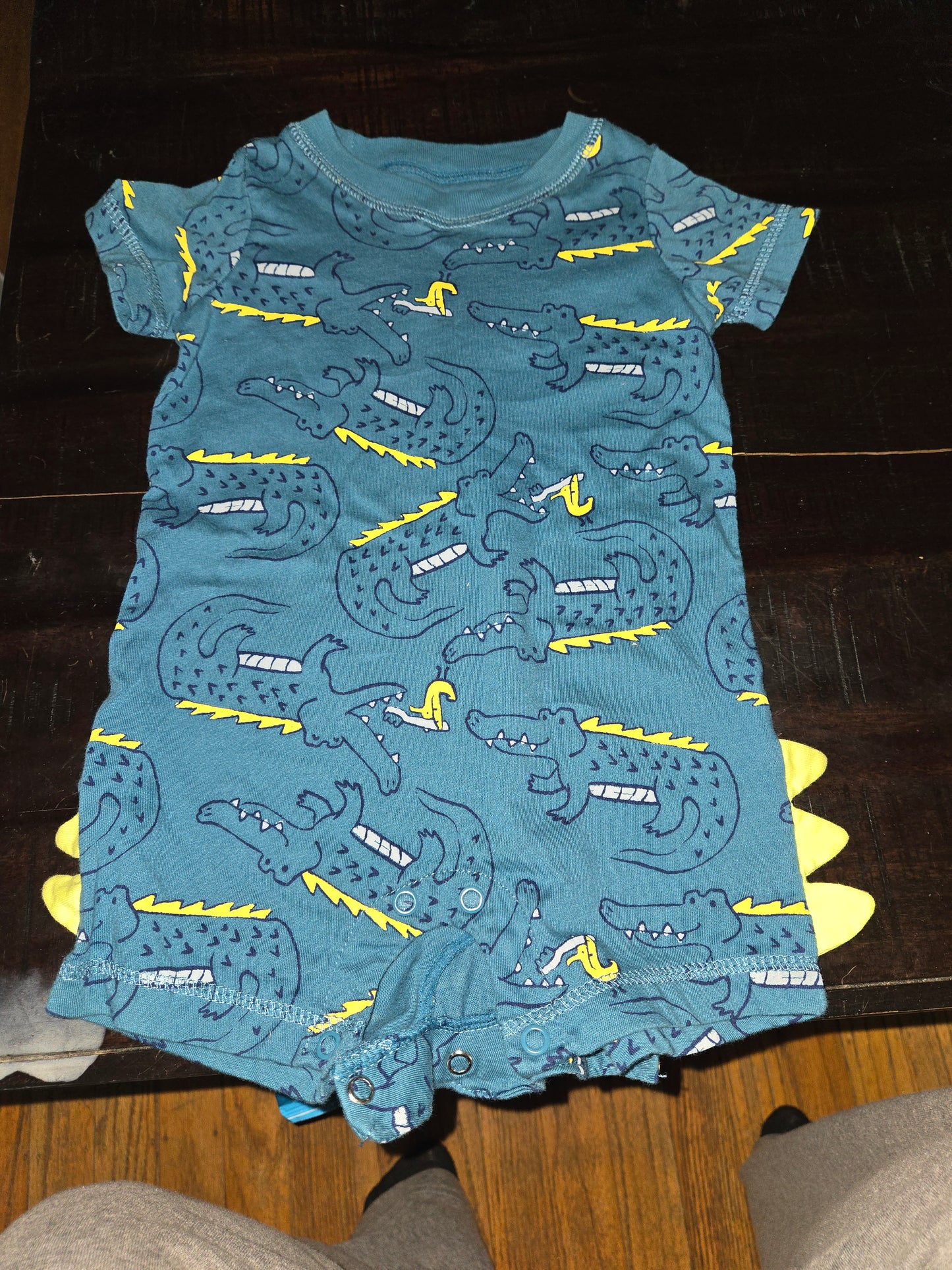 Alligator "spikes" short outfit